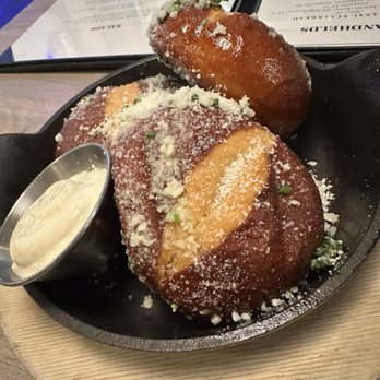 Junior Restaurant - Truffle pretzel rolls - Lounges Near Me - Roseville, California Junior Restaurant - Truffle pretzel rolls - Lounges Near Me - Roseville, California