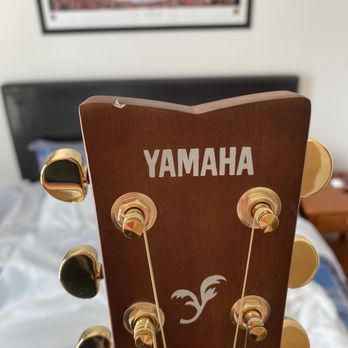 Guitar Center - Guitar chipped/damaged - Musical Instruments & Teachers Near Me - Arlington Heights, Illinois