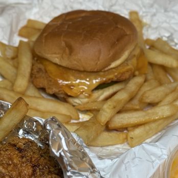 KluckHaus - Burgers Near Me - Brookline, Massachusetts