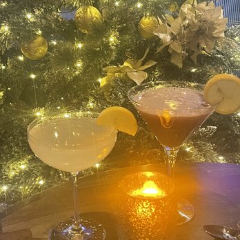 Gatsby's Landing Times Square - Excellent and creative cocktails - New American Near Me - New York, New York
