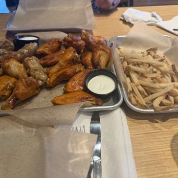 Buffalo Wild Wings - Sports Bars Near Me - Queen Creek, Arizona