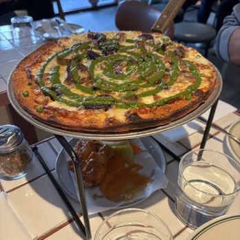 Pijja Palace - Samosa Pizza - Sports Bars Near Me - Los Angeles, California