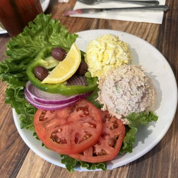 Roasters 'N Toasters - Pinecrest - Tuna salad with accidental addition of egg salad - Bagels Near Me - Miami, Florida