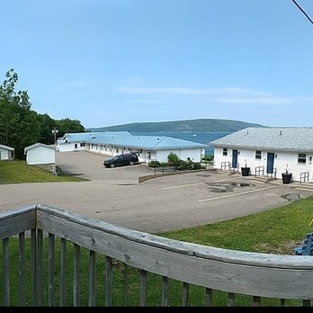 Admiral Digby Inn and Cottages - View from deck of 2 bedroom cottage - Hotels Near Me - Digby, Nova Scotia Admiral Digby Inn and Cottages - View from deck of 2 bedroom cottage - Hotels Near Me - Digby, Nova Scotia