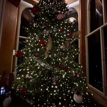 Harmony Inn - Nice Christmas tree - American Near Me - Harmony, Pennsylvania
