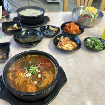 Wooga Sullungtang - Table set up with sides - Korean Near Me - Gardena, California