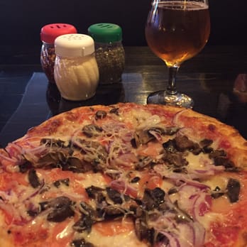 Need Pizza - Individual Red w/tomatoes, mushrooms & onions. OH, don't forget the 6 Foot 6 IPA - Pizza Near Me - Cedar Rapids, Iowa Need Pizza - Individual Red w/tomatoes, mushrooms & onions. OH, don't forget the 6 Foot 6 IPA - Pizza Near Me - Cedar Rapids, Iowa