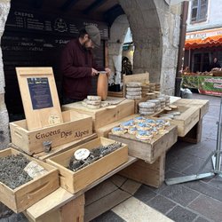 Old Town Market Annecy - Mmmmmmm cheese