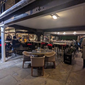 Kilikya's - Outside seating - Turkish Near Me - London, XGL Kilikya's - Outside seating - Turkish Near Me - London, XGL