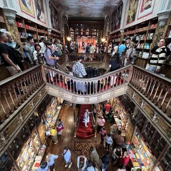 Livraria Lello - Upstairs view - Bookstores Near Me - Porto, 13 Livraria Lello - Upstairs view - Bookstores Near Me - Porto, 13