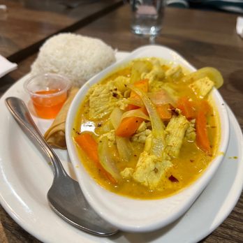 Planet Thai - Yellow Curry Lunch Special - Thai Near Me - Lexington, Kentucky