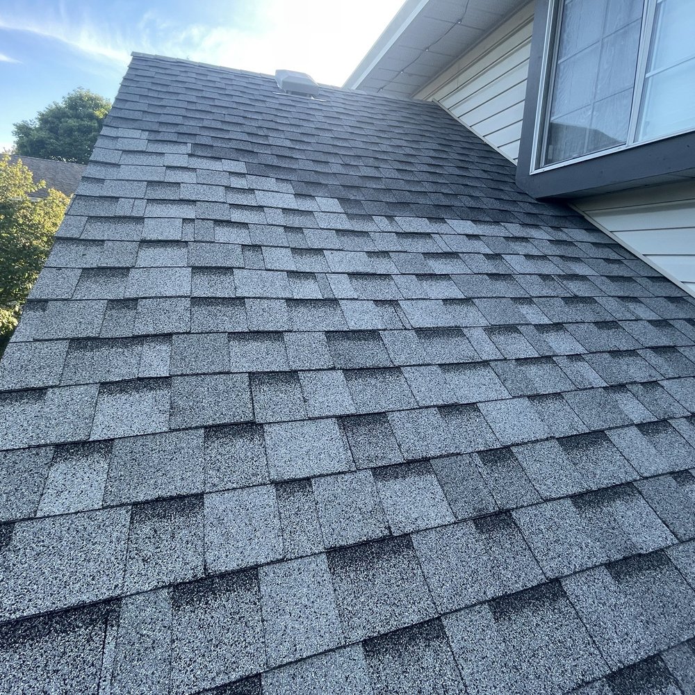 Top choice property services - Two different colour shingles - Roofing Near Me Top choice property services - Two different colour shingles - Roofing Near Me
