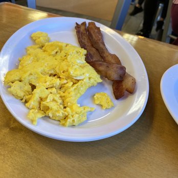 Griddlecakes - Scrambled eggs and bacon - American Near Me - Las Vegas, Nevada Griddlecakes - Scrambled eggs and bacon - American Near Me - Las Vegas, Nevada