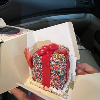 Hello Kitty Cafe - birthday cake cupcake - Themed Cafes Near Me - Las Vegas, Nevada