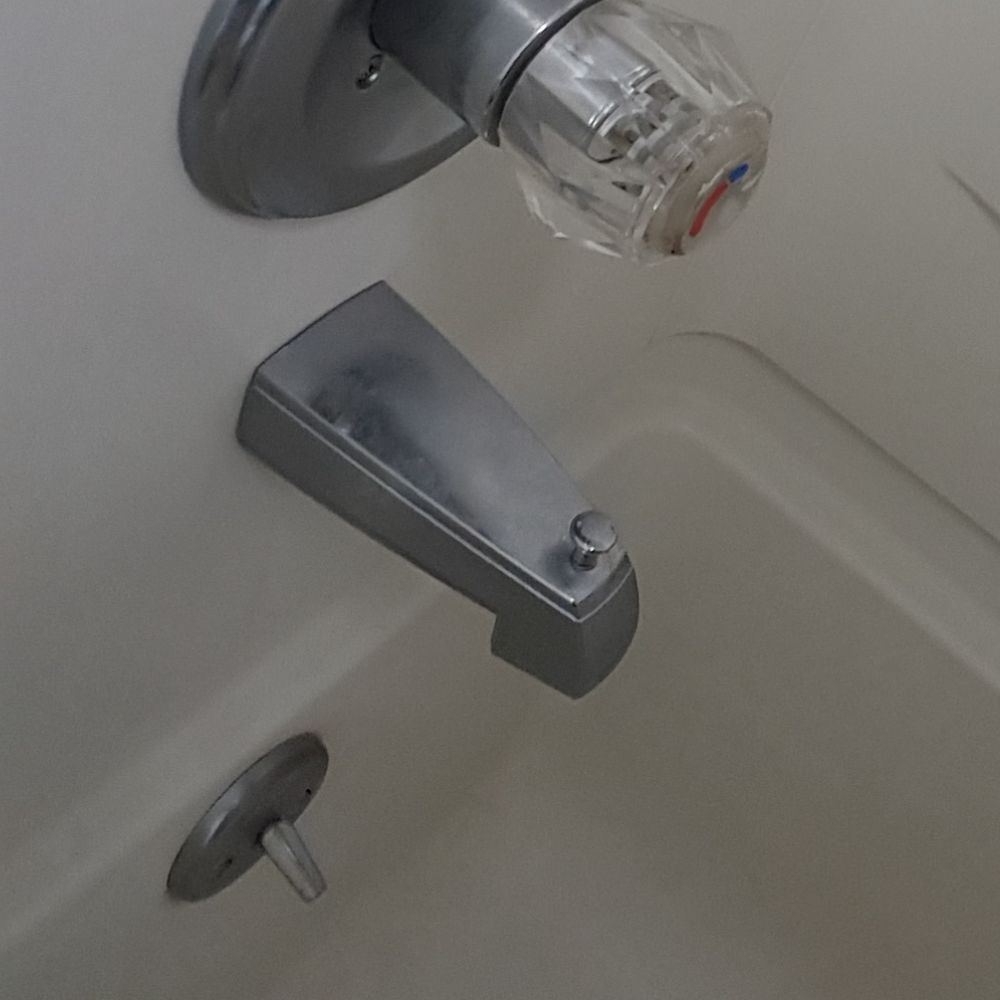 Motel 6 - Bathtub and previous guests funk - Hotels Near Me - White House, Tennessee