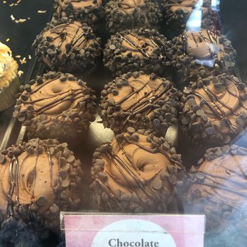 Caramanda's Bake Shoppe - Bakeries Near Me - Lexington, Kentucky