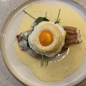 Pauseteria - Eggs Benedict - Coffee & Tea Near Me - Prague, Puerto Rico