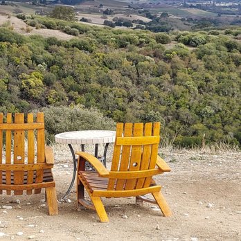 Calcareous Vineyard - Wine Tasting Room Near Me - Paso Robles, California