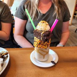 Broken Plate Kitchen - Skinny reeses shake