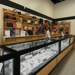 Max Pawn Luxury