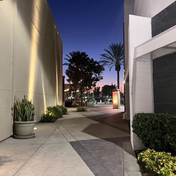 Long Beach Towne Center - Shopping Centers Near Me - Long Beach, California