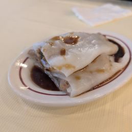 Steamed beef rice rolls