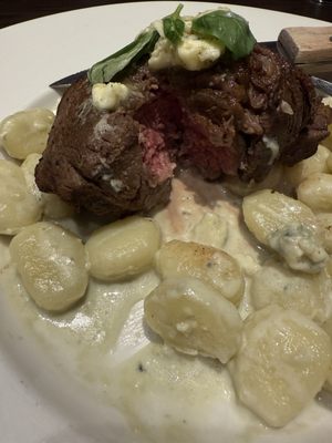 R Wine Bar & Kitchen by null