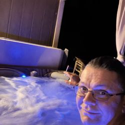 River Edge Chalet - Jacuzzi
