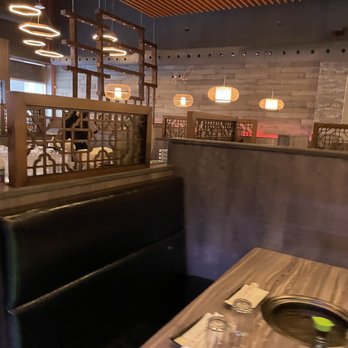 Hoshi BBQ Coréen - a view of the dining area - Korean Near Me - Pointe-Claire, Quebec Hoshi BBQ Coréen - a view of the dining area - Korean Near Me - Pointe-Claire, Quebec