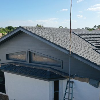 Myakka Remodeling - Siding replaced and painted with hardi plank siding. - General Contractors Near Me - Port Charlotte, Florida Myakka Remodeling - Siding replaced and painted with hardi plank siding. - General Contractors Near Me - Port Charlotte, Florida