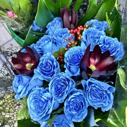 Bosmat Flowers - Beautiful One of a kind Tiffany Blue Roses