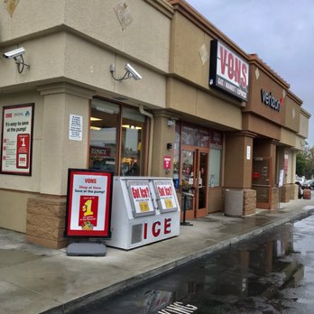 Vons Express - Facing west - Gas Stations Near Me - San Diego, California