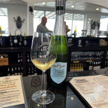 290 Wine Castle - Dry Sparkling and still wine #2 - Wine Tasting Room Near Me - Johnson City, Texas