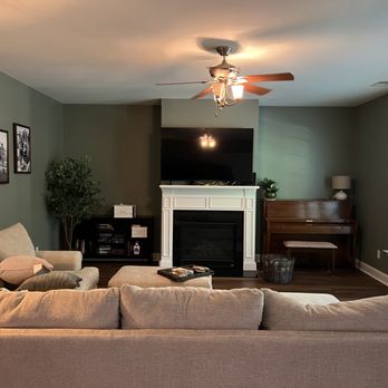 Murga Pro Painting Solutions - Summerville, SC living room painting featuring rich, bold green tones on walls, ceiling, and trim for a moody, upscale look. - Painters Near Me - Charleston, South Carolina Murga Pro Painting Solutions - Summerville, SC living room painting featuring rich, bold green tones on walls, ceiling, and trim for a moody, upscale look. - Painters Near Me - Charleston, South Carolina