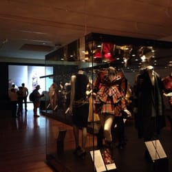 Bendigo Art Gallery - Modern Love exhibition