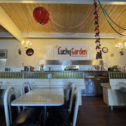 Lucky Garden - Inside