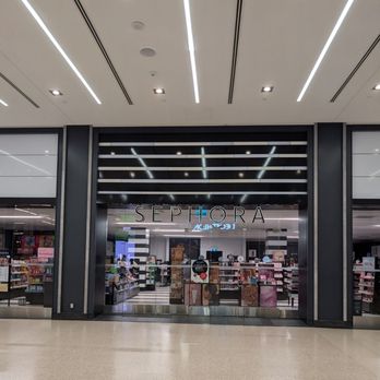 PATH Underground - Sephora - Shopping Centers Near Me - Toronto, Ontario