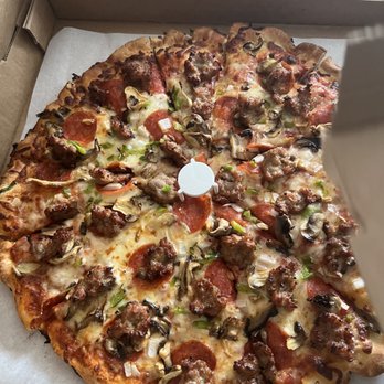 Casamel's Pizza - Deluxe pizza - Pizza Near Me - Parma, Ohio