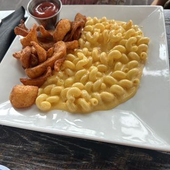 Lambeau's America - Child Kids Mac & Cheese - Bars Near Me - Highland Village, Texas