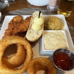 Fried chicken tenders with 2 sides....onion rings and mashed potatoes with cream gravy Fried chicken tenders with 2 sides....onion rings and mashed potatoes with cream gravy