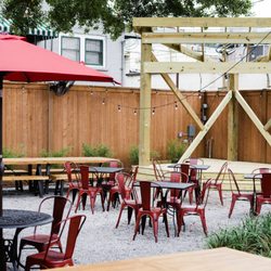 Curbside Burgers - Outdoor seating is awesome!