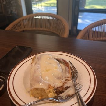 Mama Kats - Warm cinnamon bun - Breakfast & Brunch Near Me - San Marcos, California Mama Kats - Warm cinnamon bun - Breakfast & Brunch Near Me - San Marcos, California