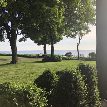 Lake Shore Resort - Resorts Near Me - Saugatuck, Michigan