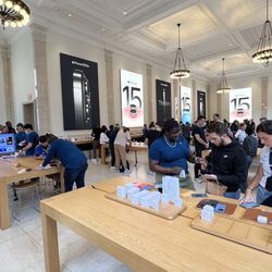 Apple - Upper East Side - Inside photo