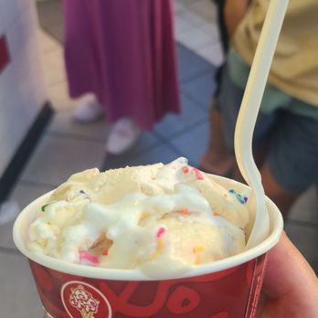 Cold Stone Creamery - "Somewhere  over the rain-dough" like it size - Ice Cream & Frozen Yogurt Near Me - La Mesa, California