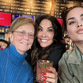 FINNEYS CRAFTHOUSE - PORTER RANCH - 1083 Photos & 635 Reviews - 20065 W ...