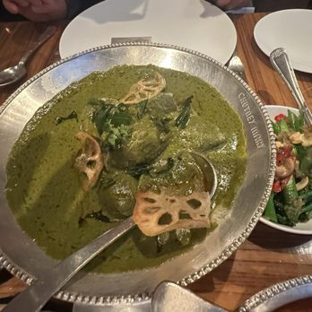 Chutney Mary - Green curry chicken - Indian Near Me - London, XGL Chutney Mary - Green curry chicken - Indian Near Me - London, XGL
