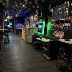 Carl's Tavern - Interior