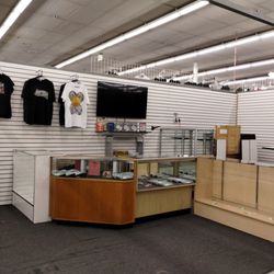 American Coin Collection Shop - He strive to have a well kept clean business. Very organized