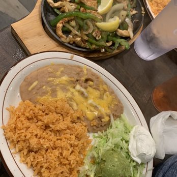Nando’s Mexican Restaurant - Chicken fajitas - Mexican Near Me - Conway, Arkansas